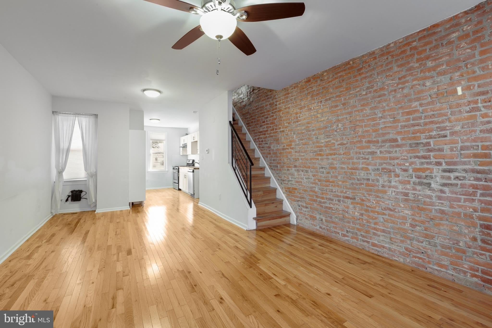 1517 S LECOUNT Street – photo 4
