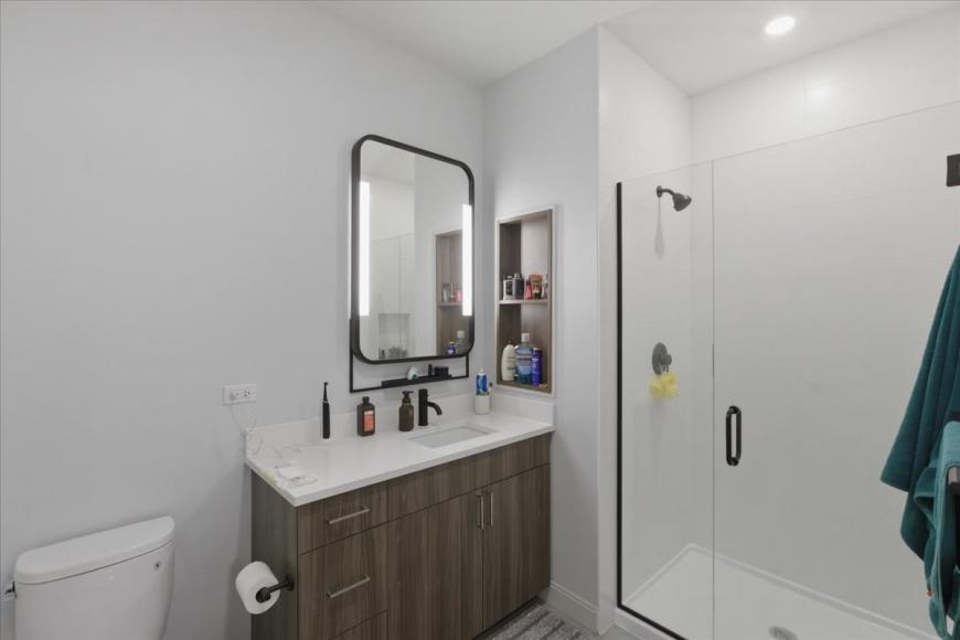321 West Schiller – photo 3