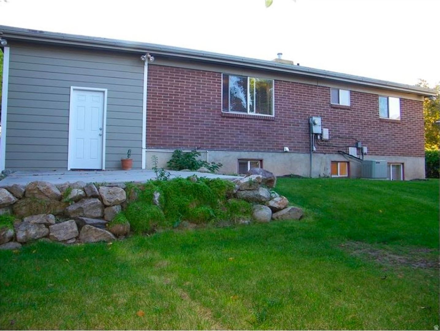 Charming 4-Bedroom Home in a Quiet West Jordan Neighborhood – photo 3