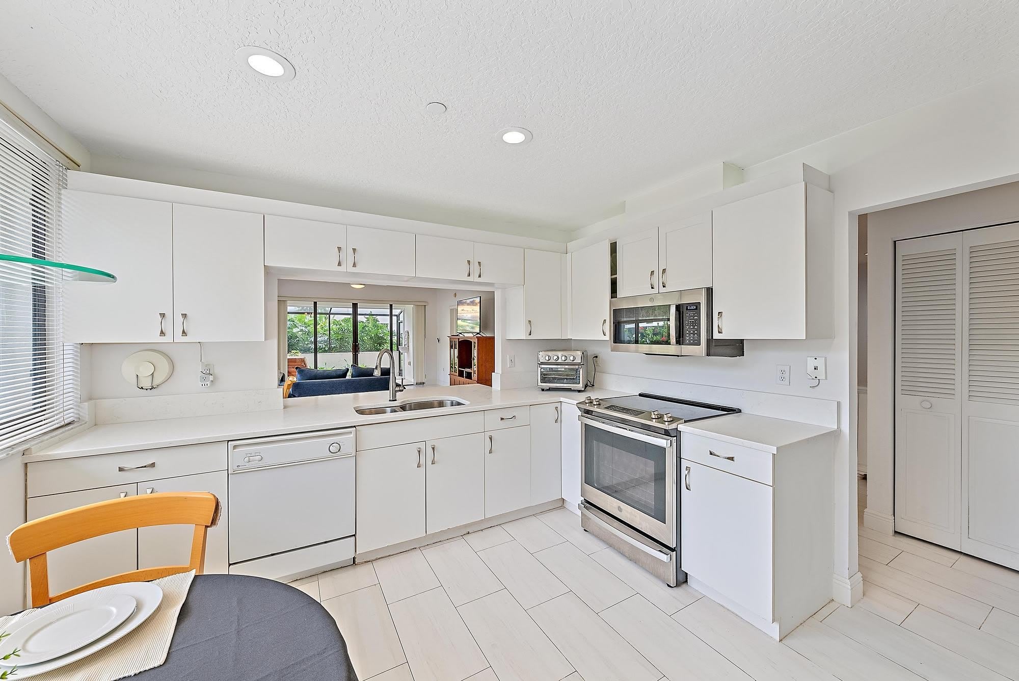811 Oak Harbour Drive – photo 4