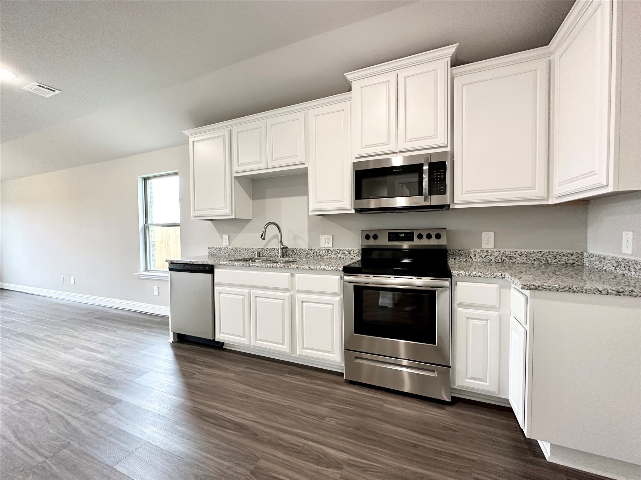 1428 Waverley Drive – photo 4