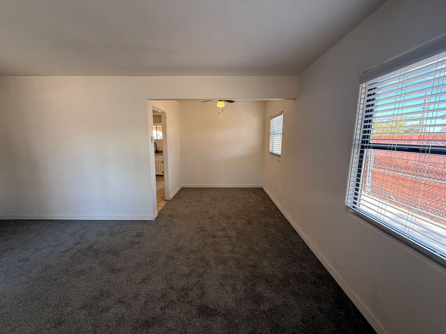 Beautifully cared for 2 bed 1 bath home located in NE Heights in Albuquerque. – photo 4