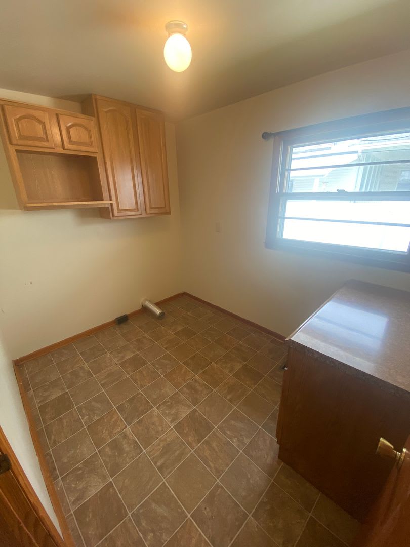 For Lease – photo 3