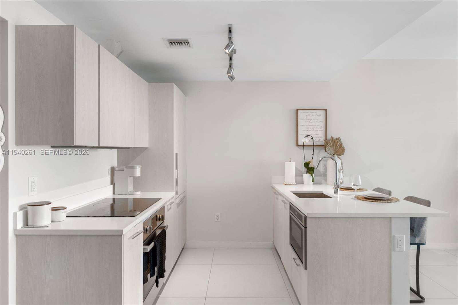 501 Northeast 31st Street – photo 5