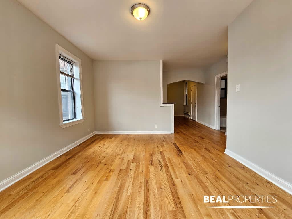 4419 N Wolcott Ave – photo 2