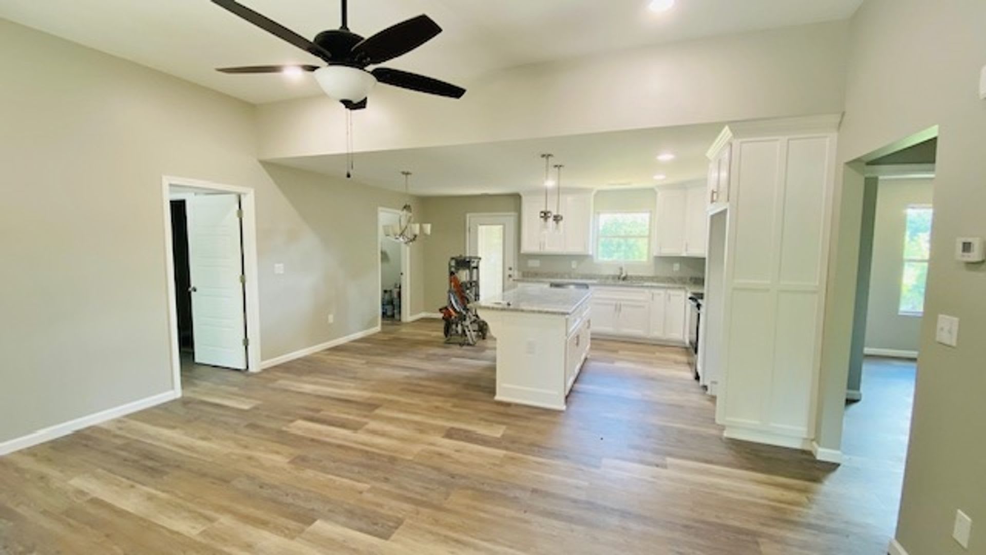 Charming 3 Bedroom 2 Bath Home – photo 2