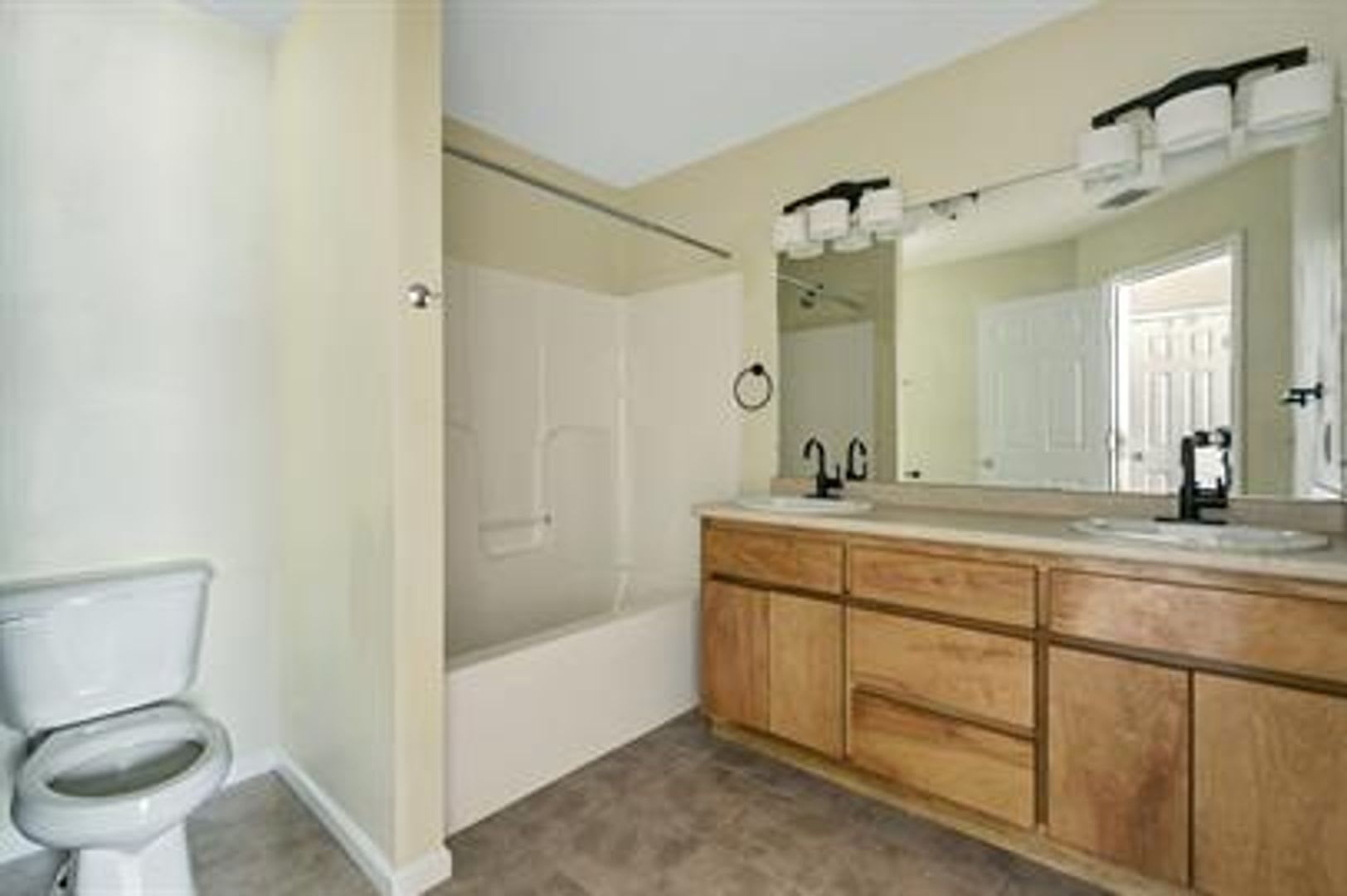 Beautiful duplex 3 bedroom 2 bath!! – photo 4