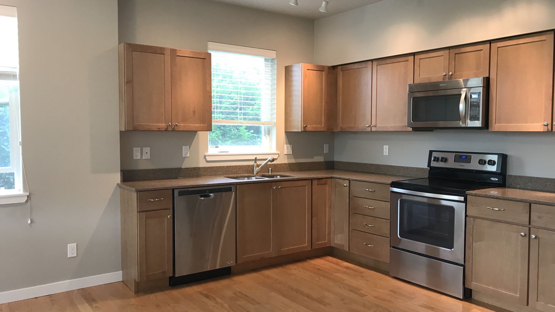 Amazing 1 bedroom 1 bath Apartment Home in Lynden – photo 2