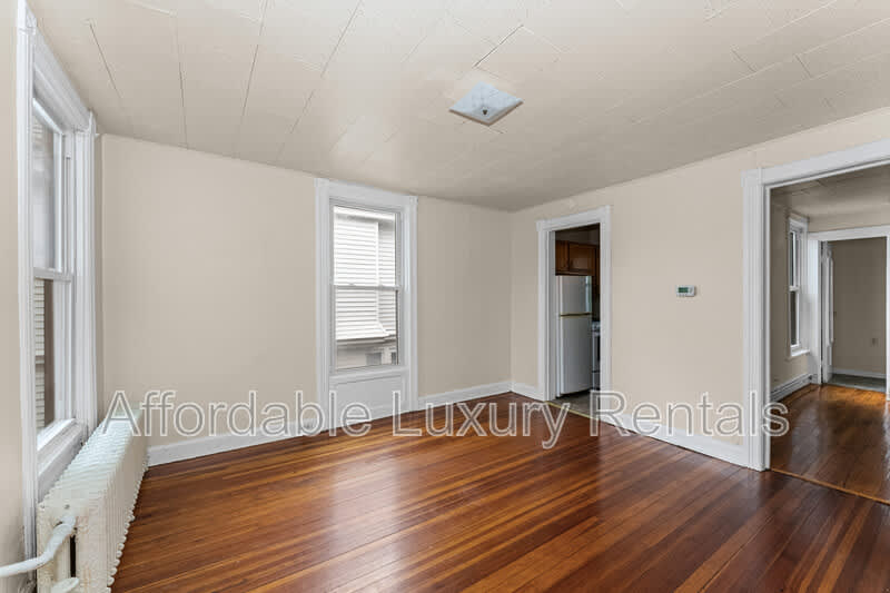 106 S Lake Ave – photo 4