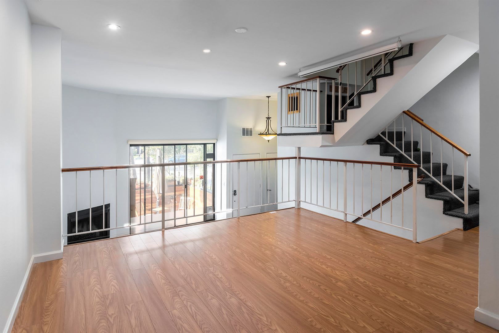 Light Filled 3-Story Townhome in Pool Community – photo 5