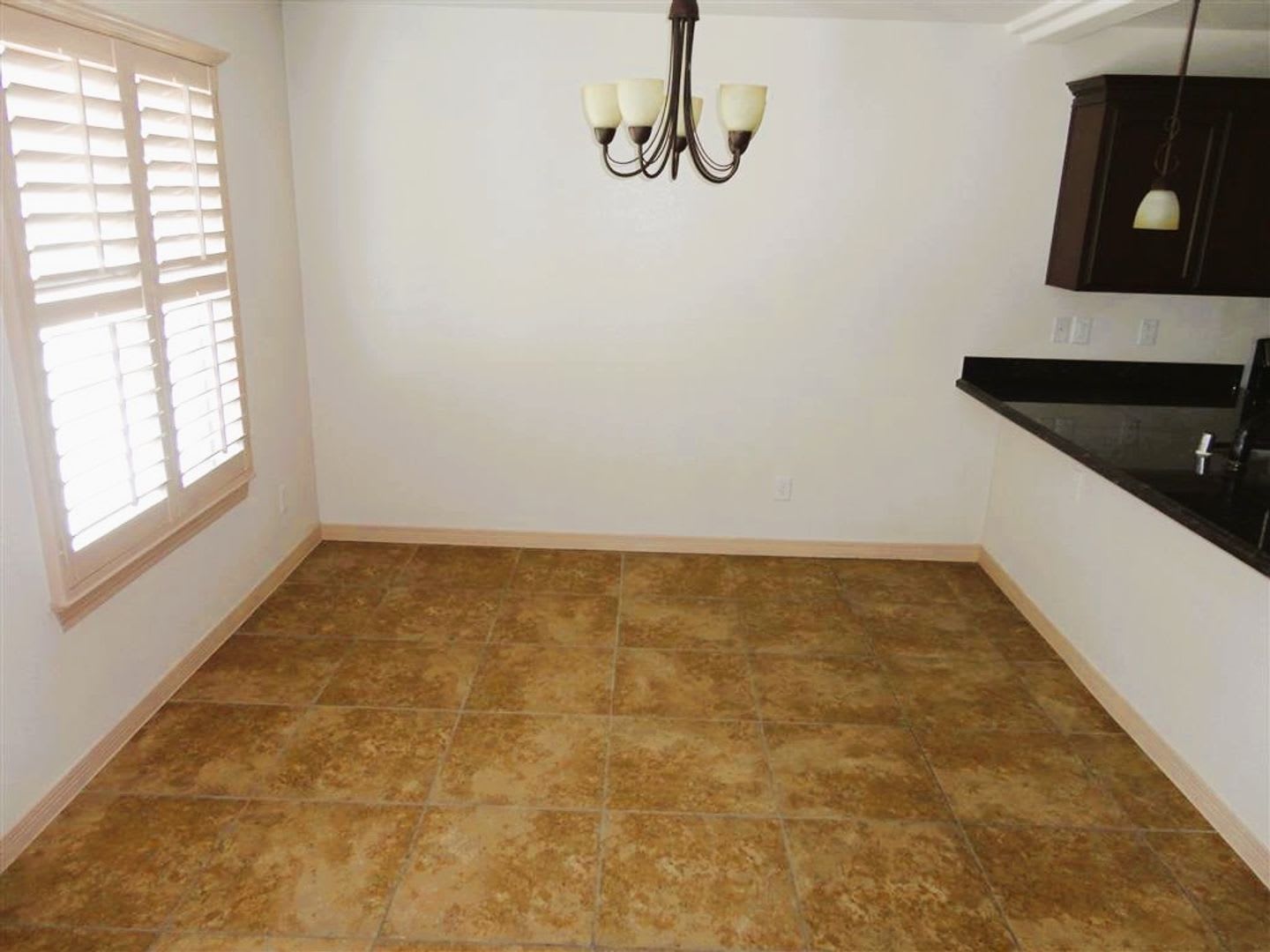 Dazzling Eastside Home With Refrigerated Air Situated On Large Cul De Sac Lot In Quiet Neighborhood – photo 5