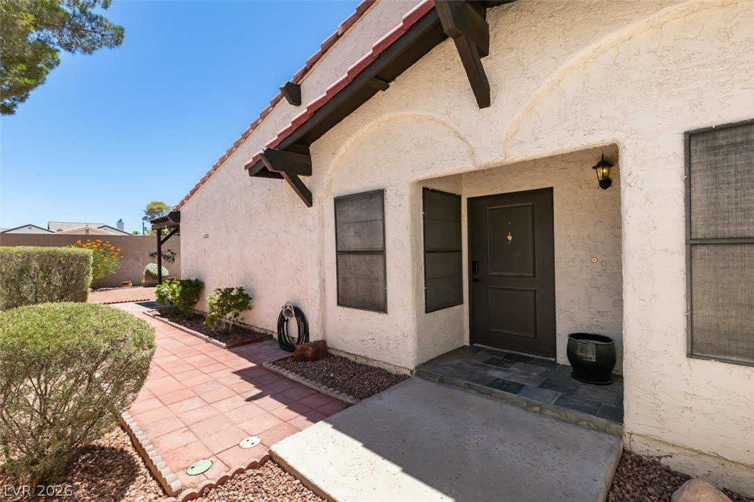 2587 Swan Lane – photo 3