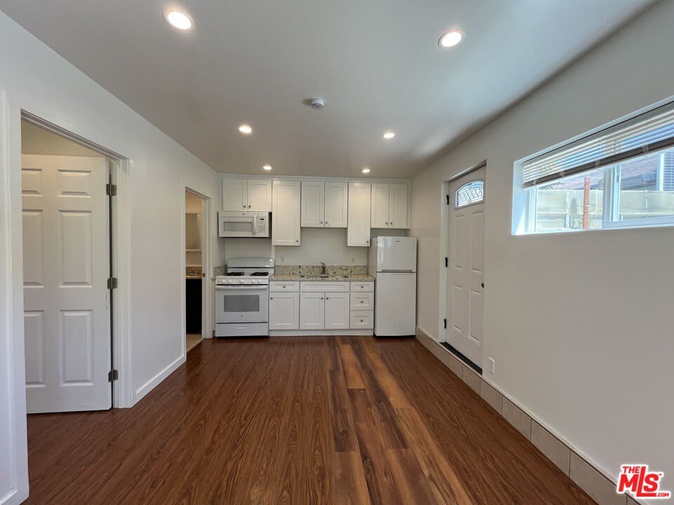 3901 S Orange Dr – photo 3