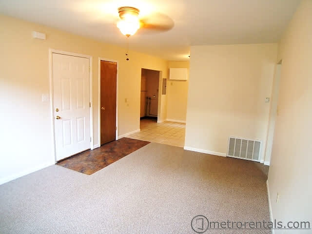3671 Broadway Apt 3 – photo 2