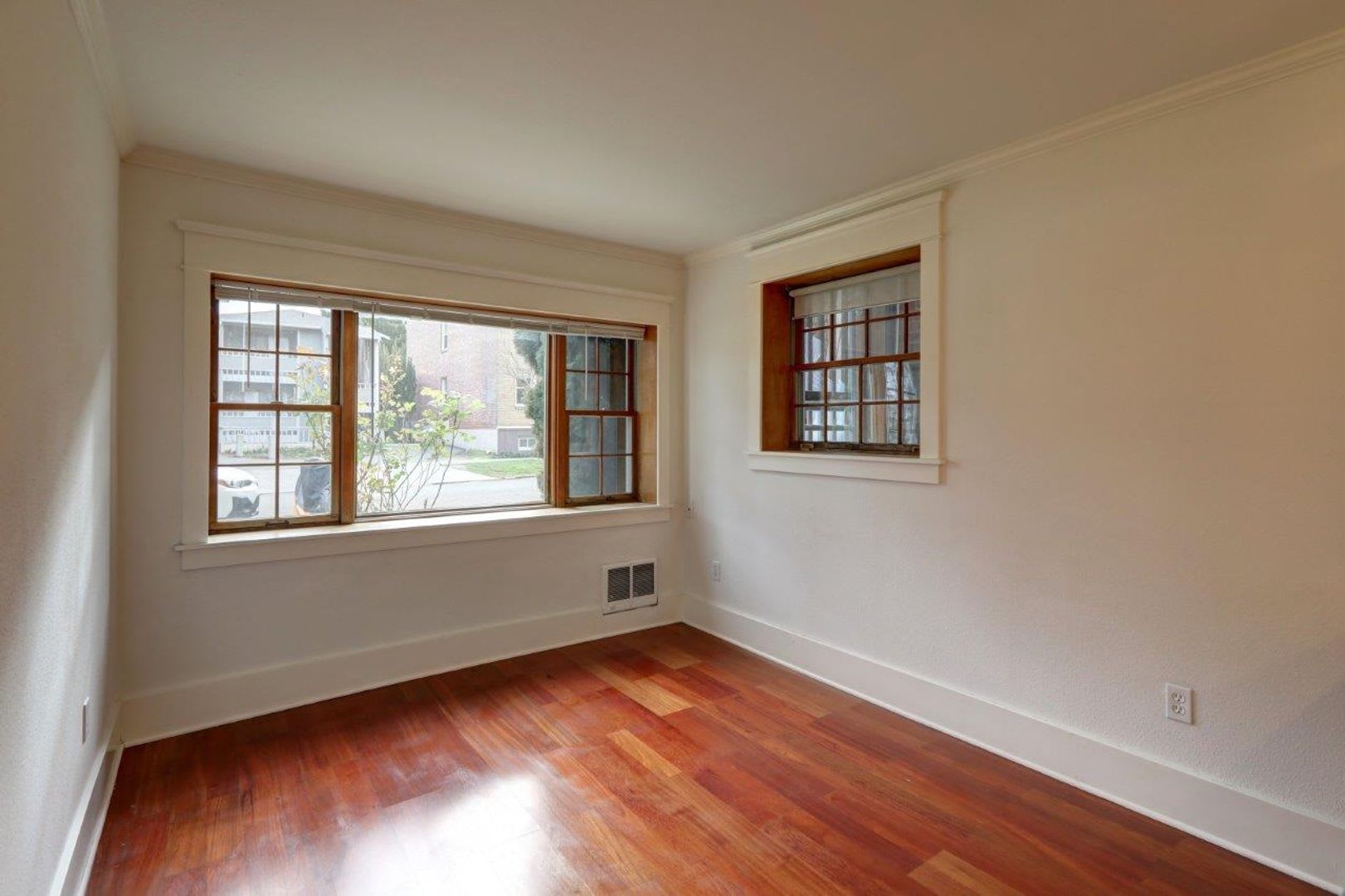 Gorgeous Urban Condo, Historic Features, Fantastic Location!!! – photo 5