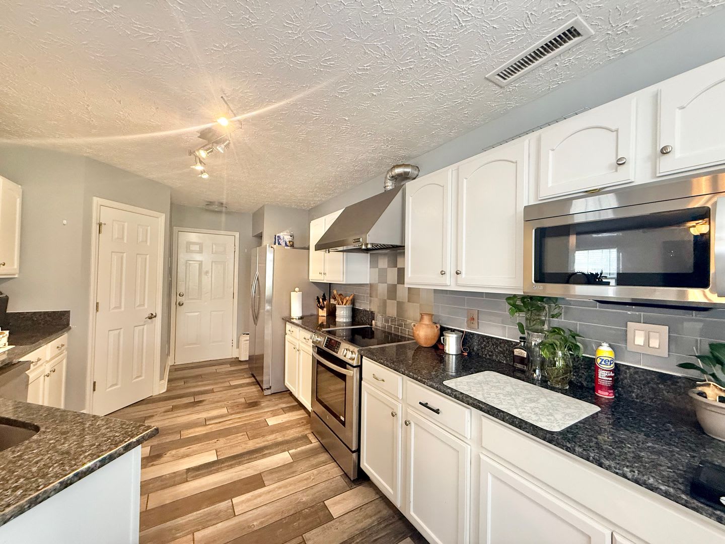 Charming 3Bd 2 5Ba Raleigh Home With A Fenced Yard With Easy Access To Downtown Raleigh And Nearby Shopping Dining Options – photo 5