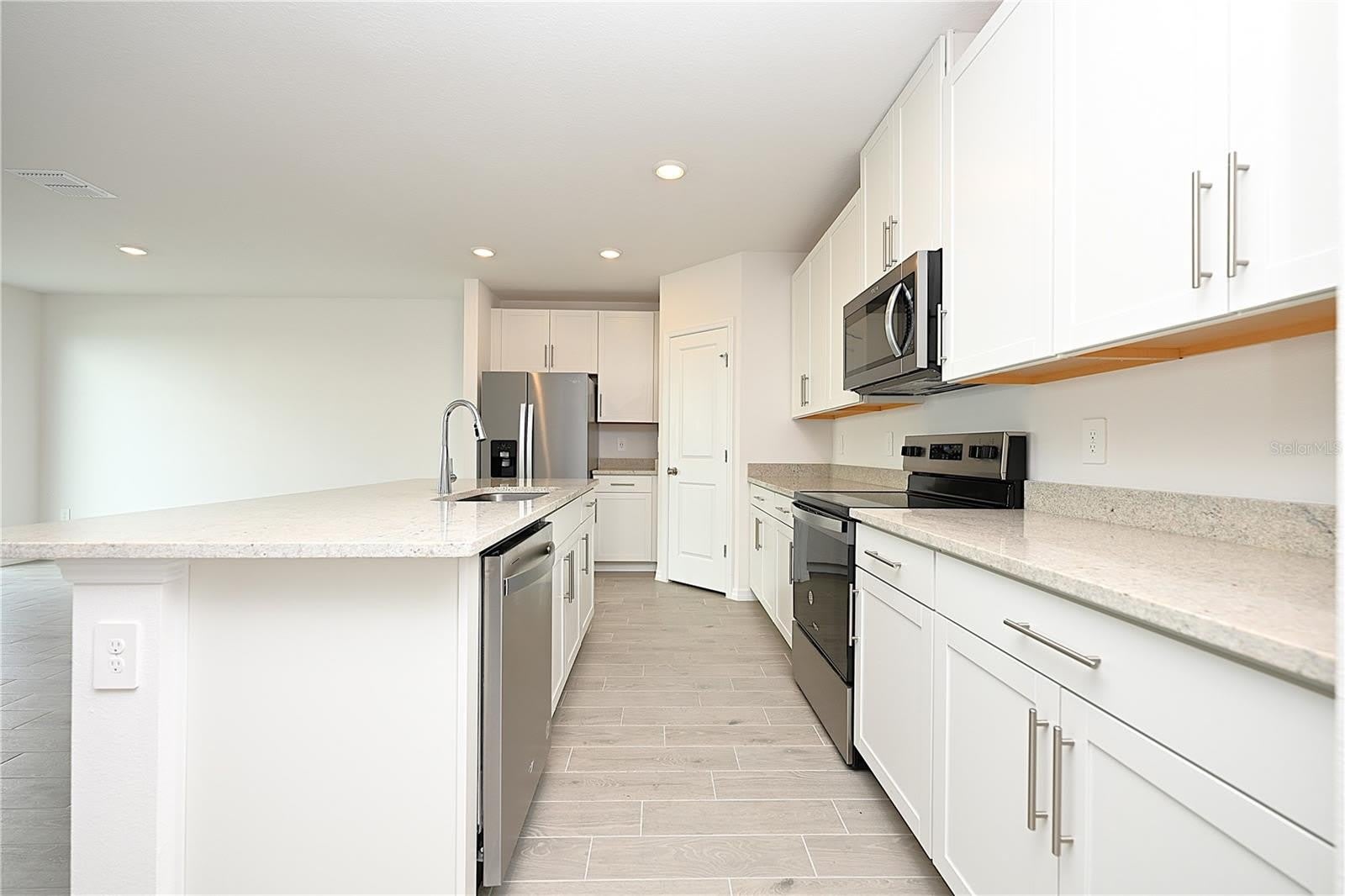 2106 ROSEWOOD Drive – photo 5