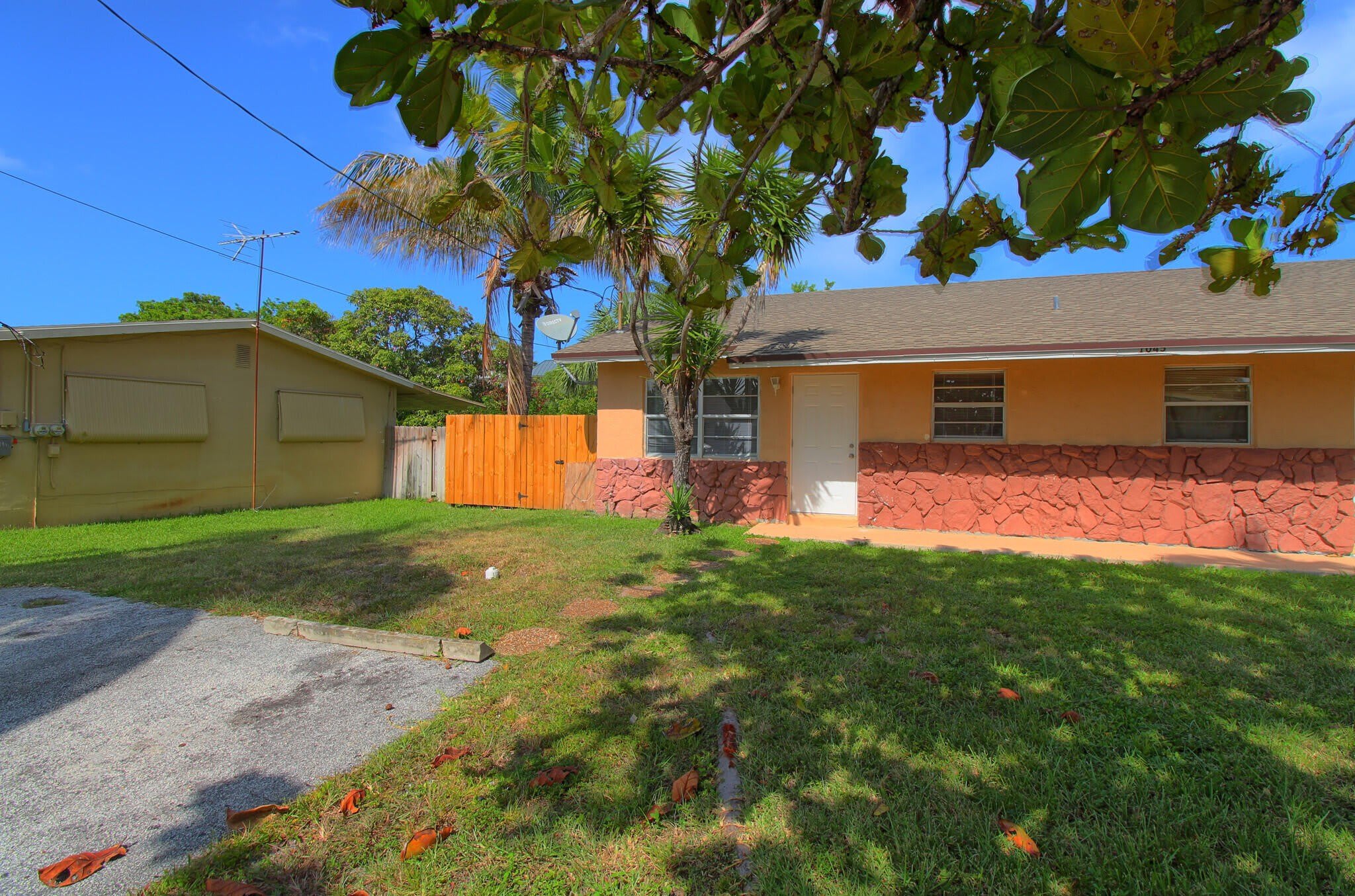 1045 Miami Boulevard – photo 3