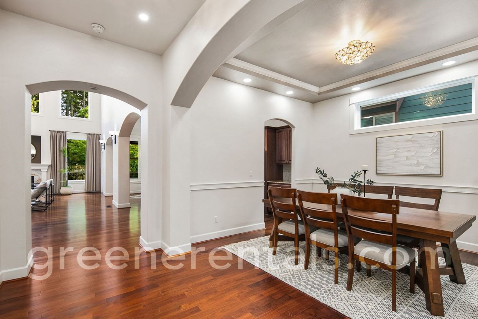 Luxurious 4BD 3.5BA Home in Campus Highlands – photo 5