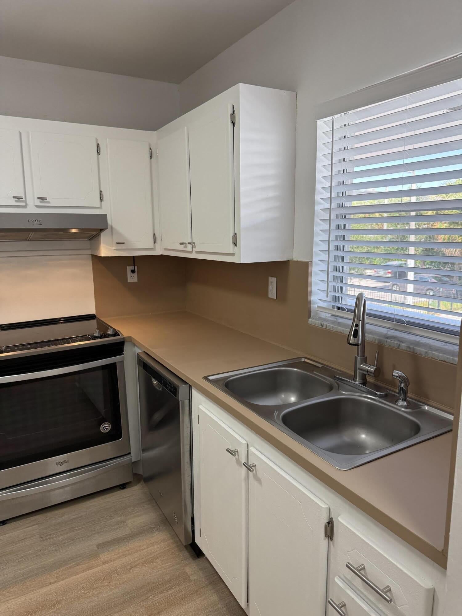 1400 NE 55th Street – photo 3