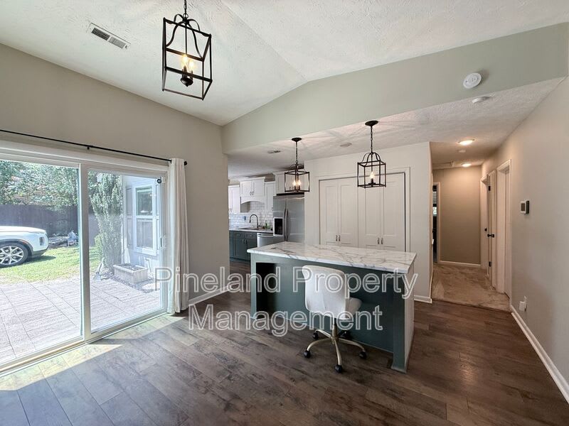 890 Bridgette St – photo 5