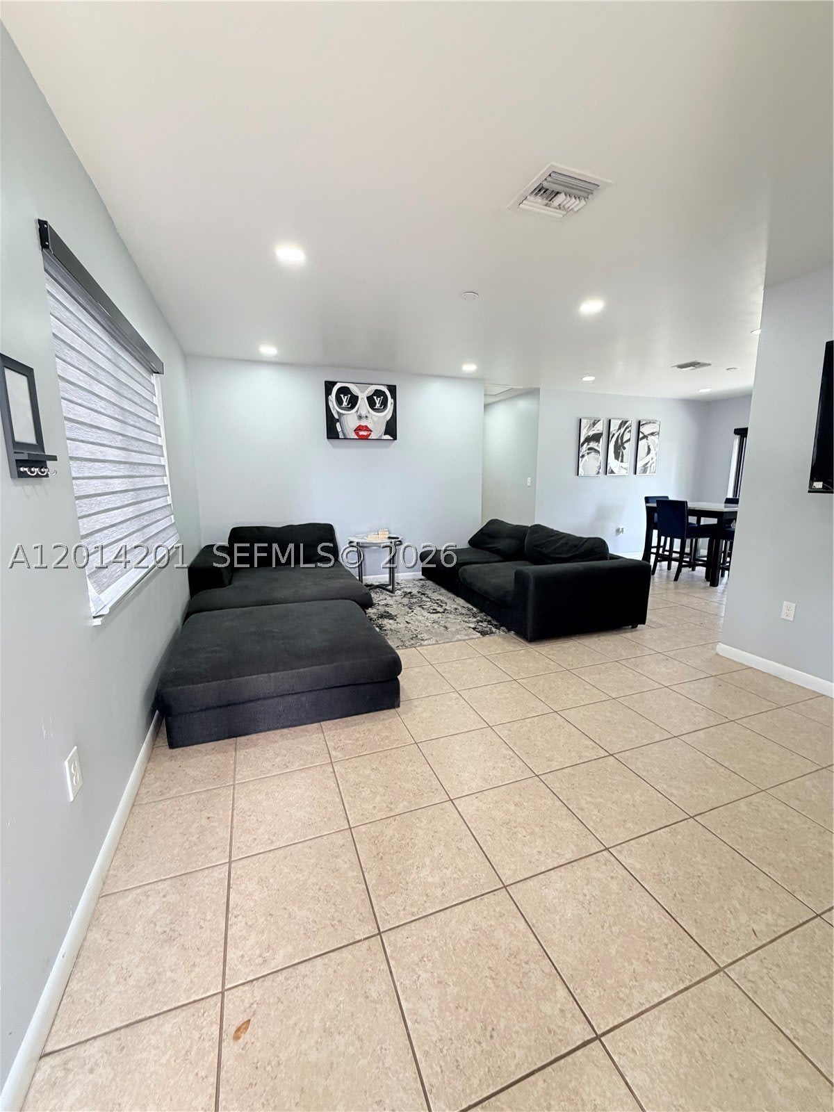 1410 NW 199TH St – photo 2