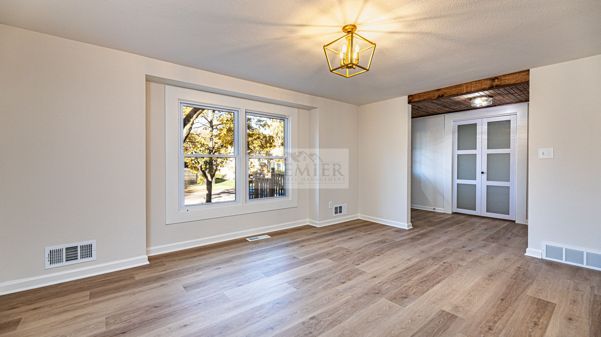 Beautiful Rehabbed home – photo 3