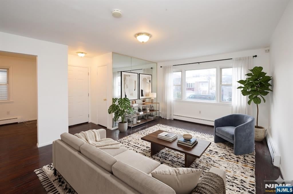 18 Colonial Drive – photo 1