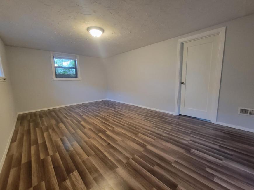 1021 1/2 Princeton Ave – photo 2