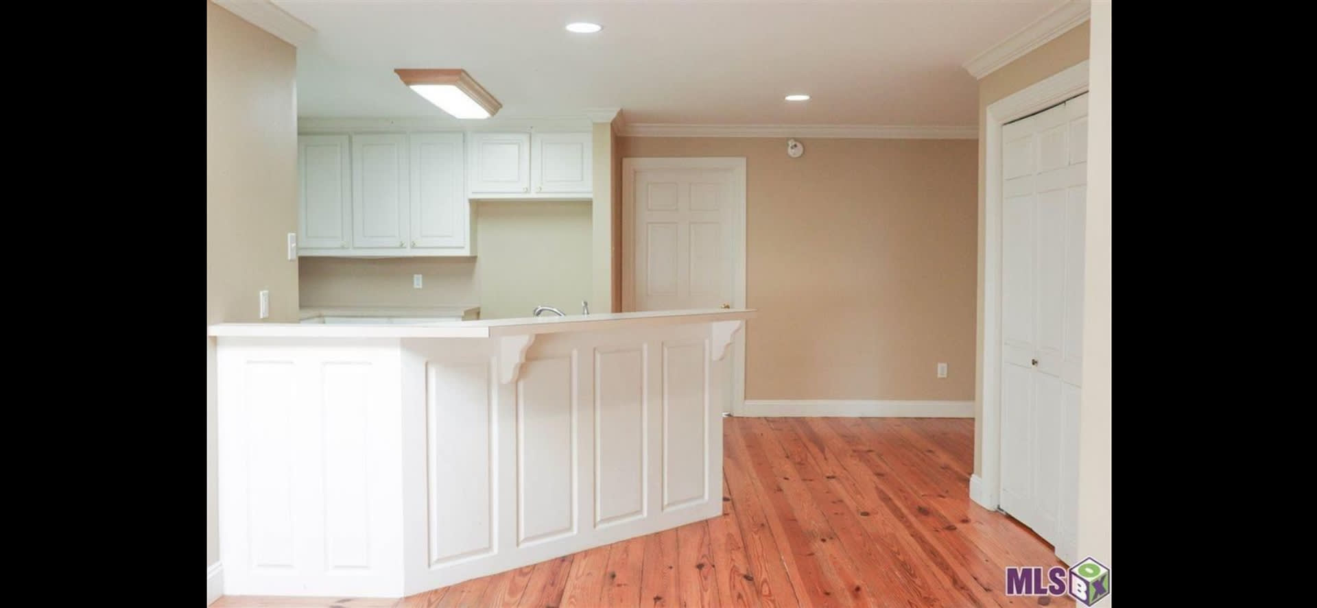 2BR 2BA 3rd Street Downtown – photo 3