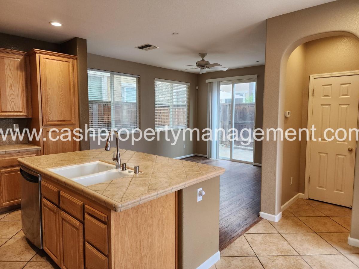 548 Navigator Dr – photo 4