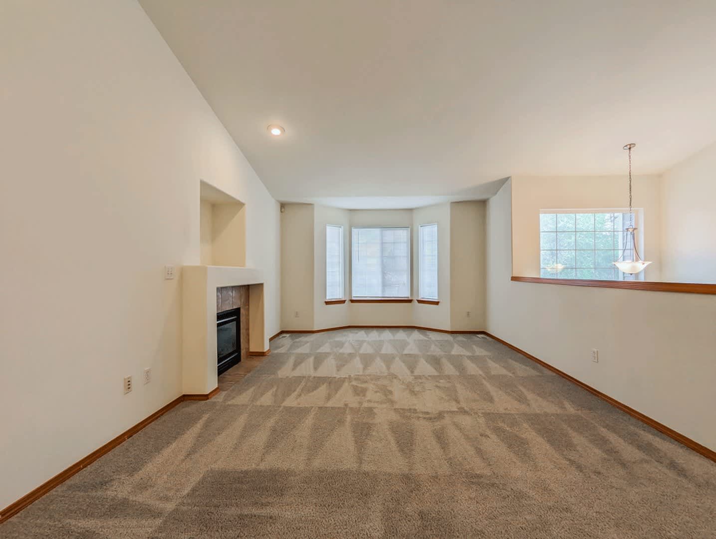 **Move-In Special** Move in ready 5 bed, 3 bath home w/ fenced backyard! – photo 5