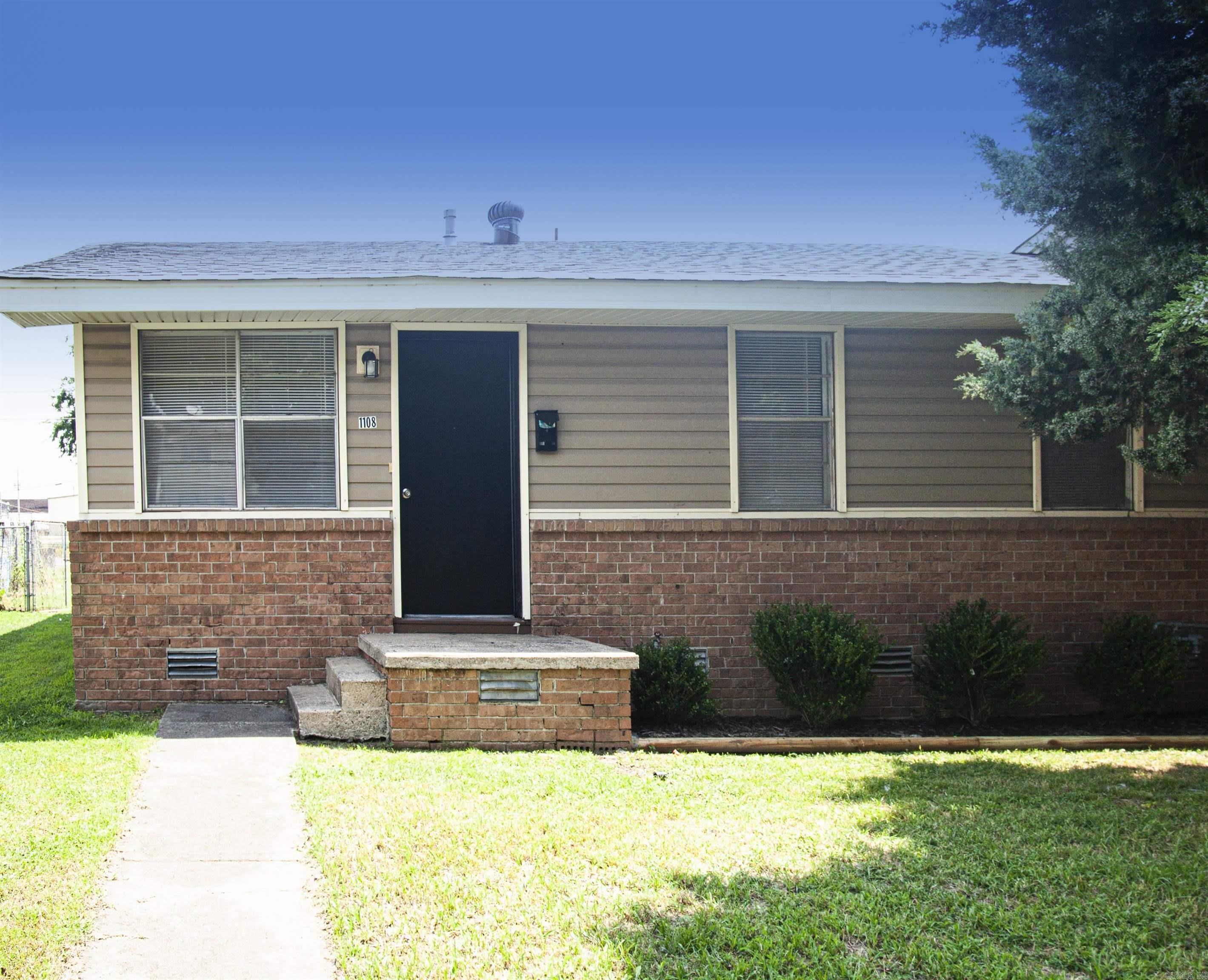 1108 E 11Th Street – photo 1