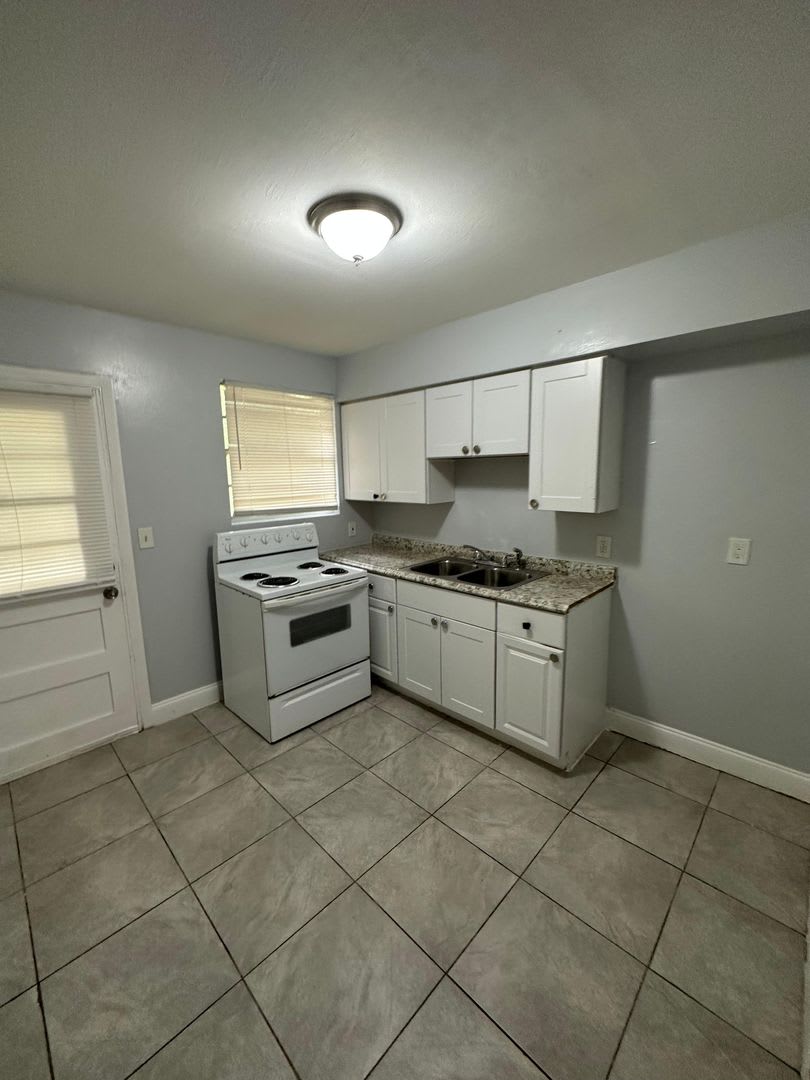 2100 Palafox St. – photo 3