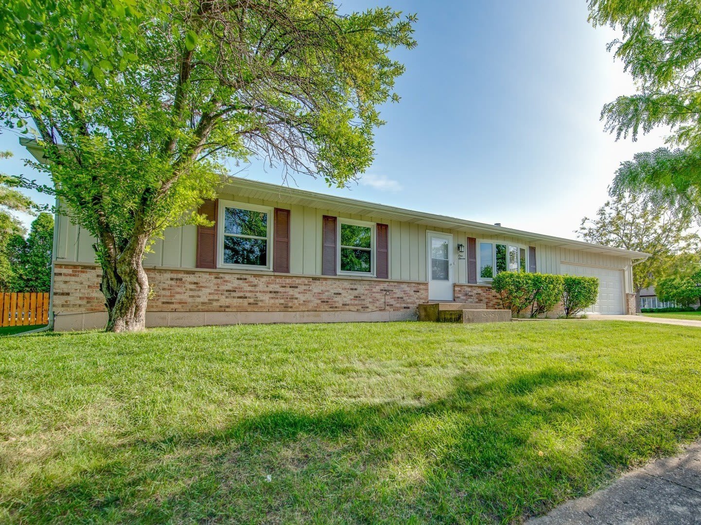 111 E Magnolia Street – photo 1
