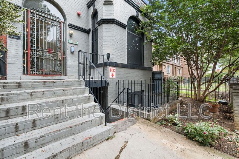 1109 M St NW Unit #1 – photo 2