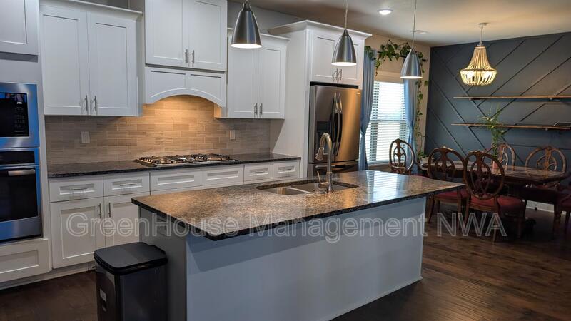 1261 Hope St – photo 4