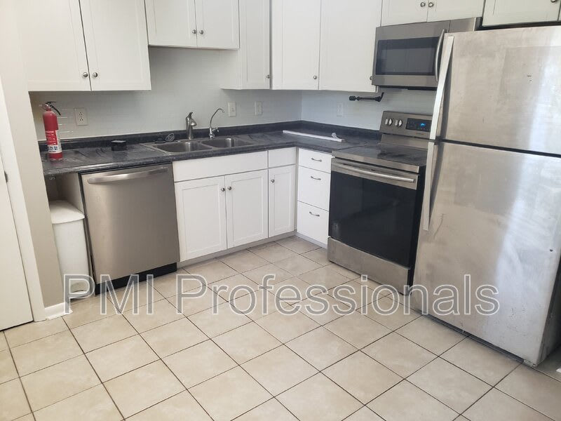 736 E Northfield Blvd – photo 3