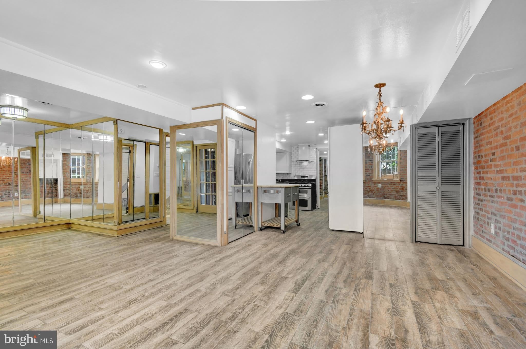 1118 GIRARD Street NW – photo 5