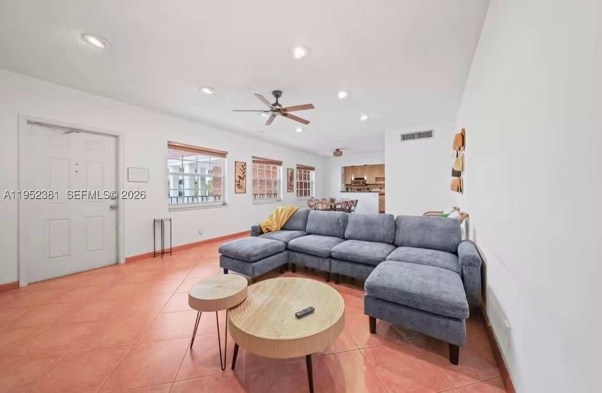 2424 NE 9th St – photo 3