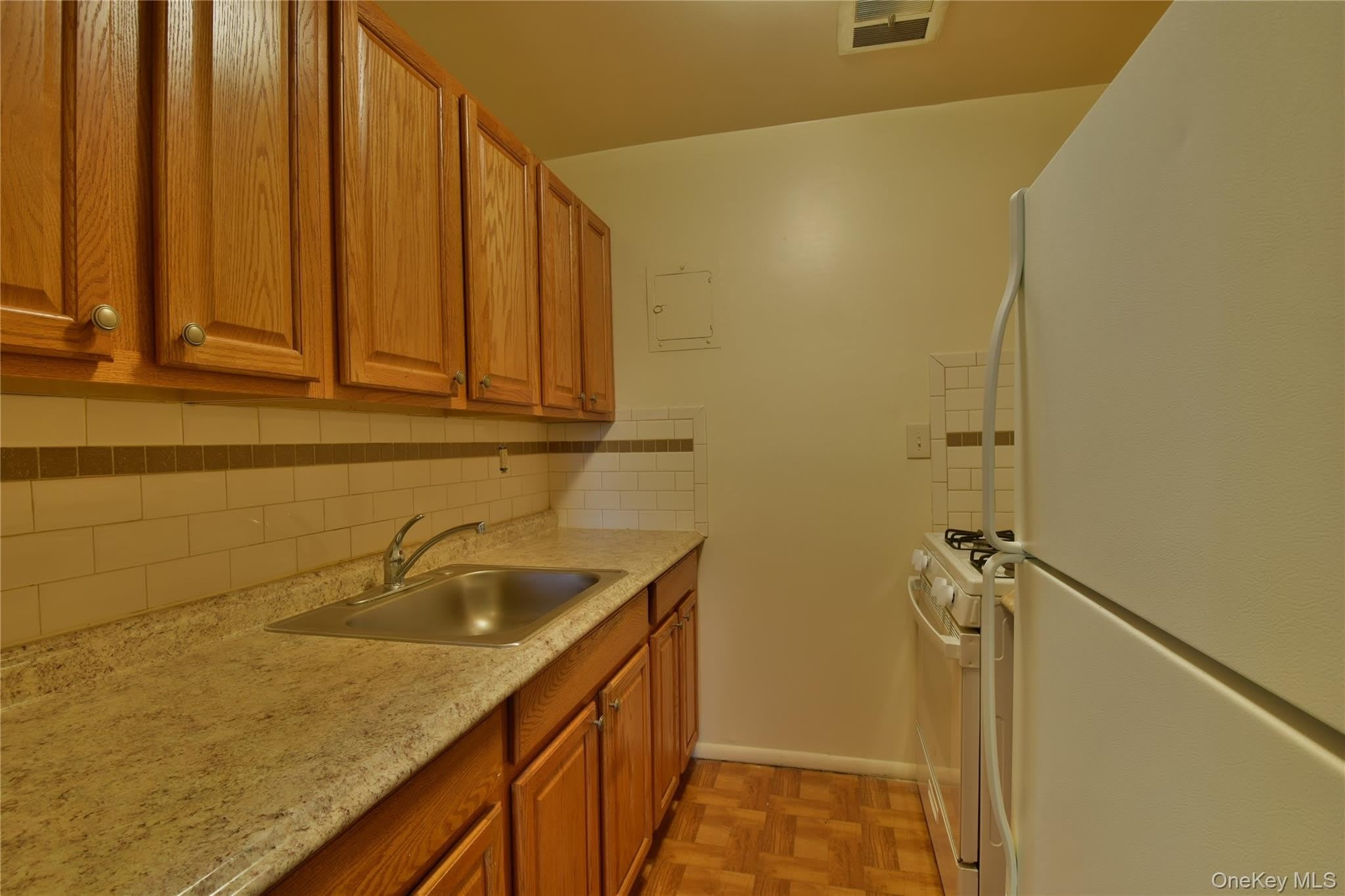 51 Leroy Place – photo 2