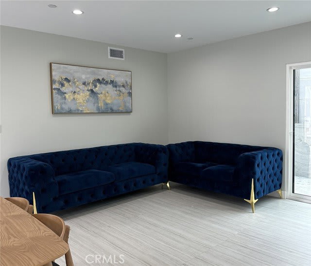 11333 1/2 Delano Street – photo 2