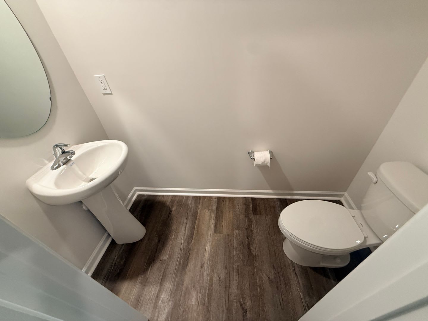 Like New, Upgraded townhome! – photo 3