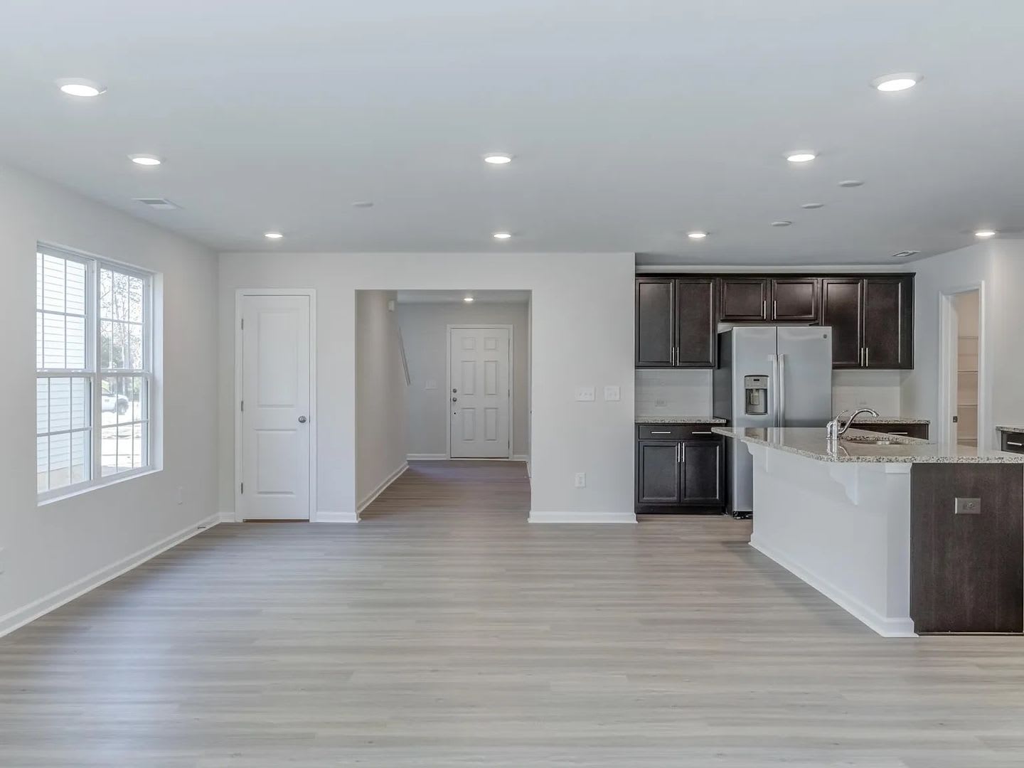 Room in 5 Bedroom Home in Angier – photo 3