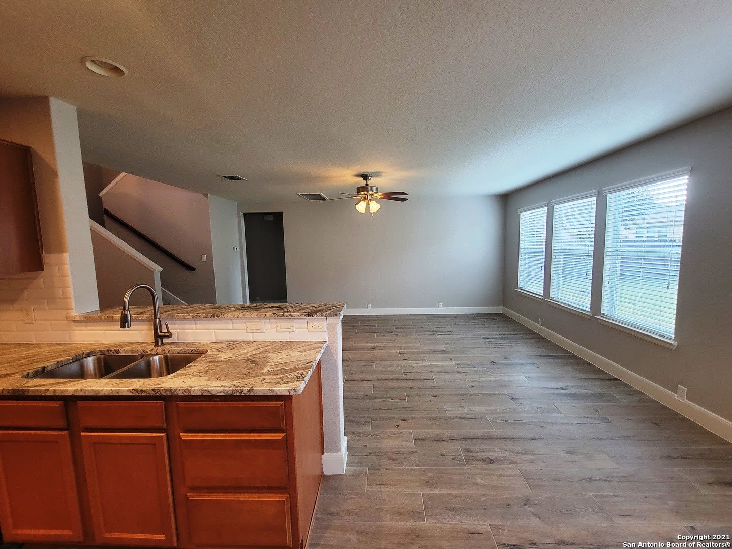 661 Silo St – photo 4