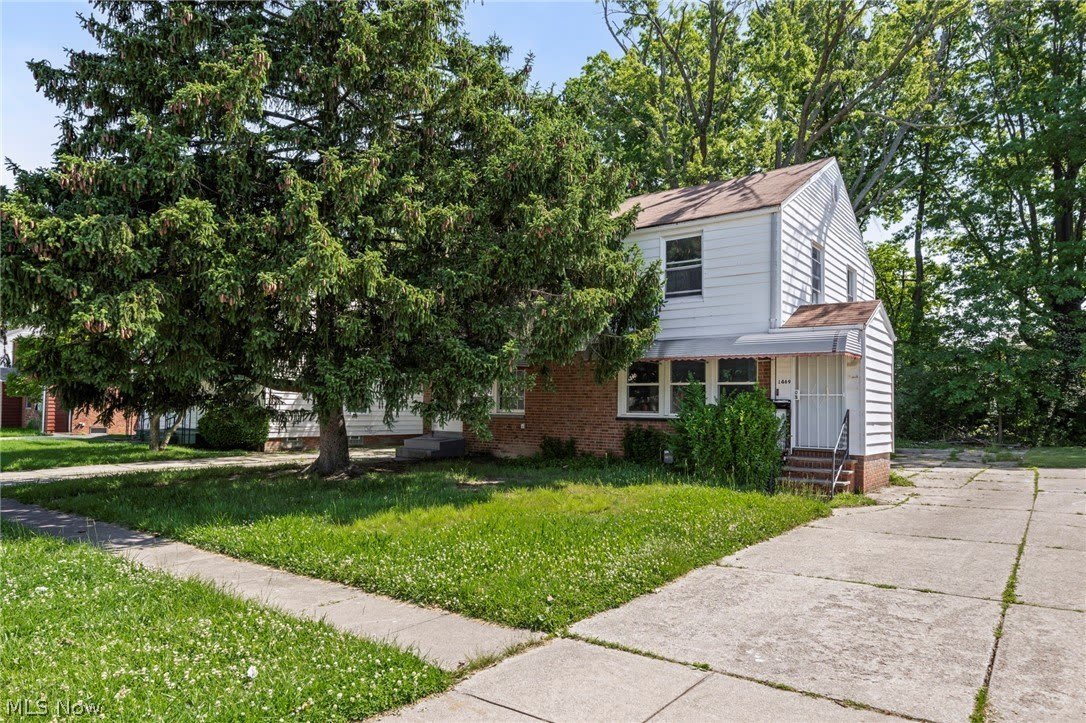 1469 E 250th Street – photo 3