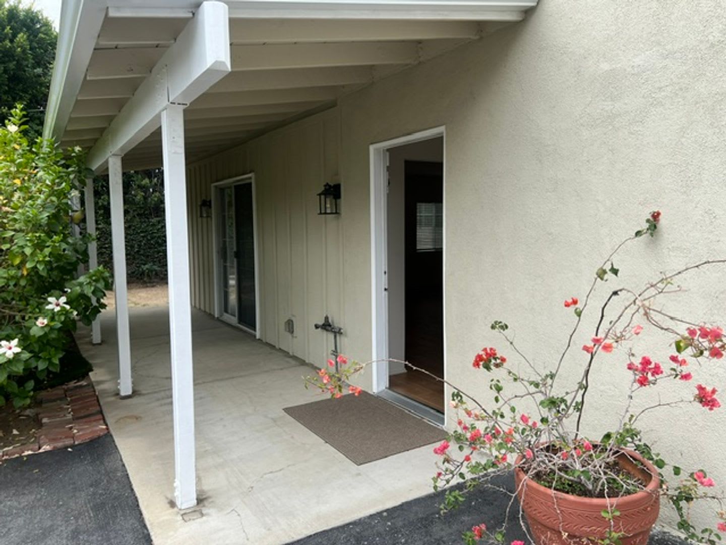 For Lease Charming 2 Bedroom 1 Bathroom Guest House In Prime Northridge Location – photo 3