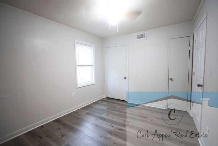 717 Ellis Avenue – photo 4