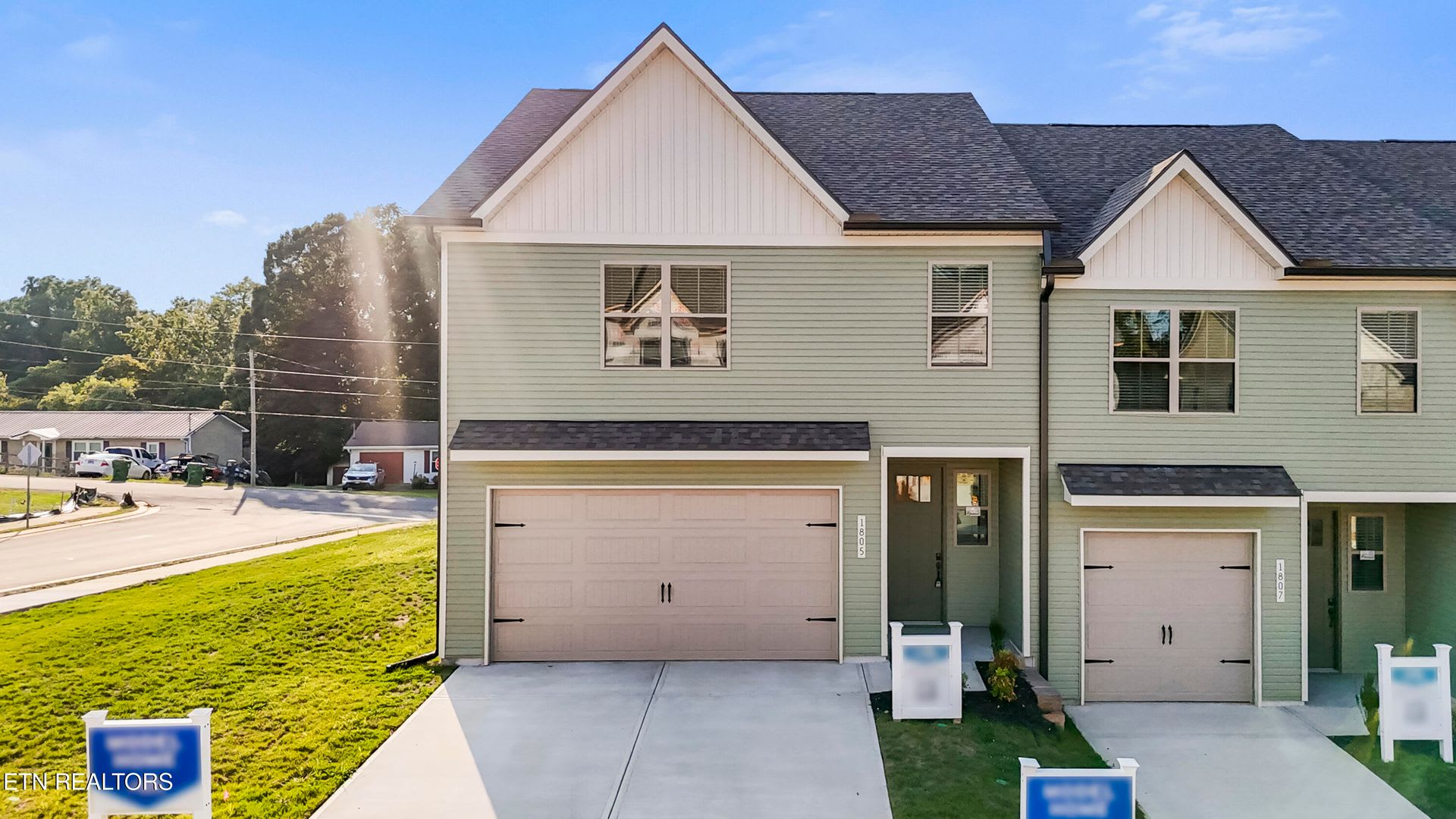 Stunning 3-Bed, 2.5-Bath Townhome at Bennett Village – photo 1