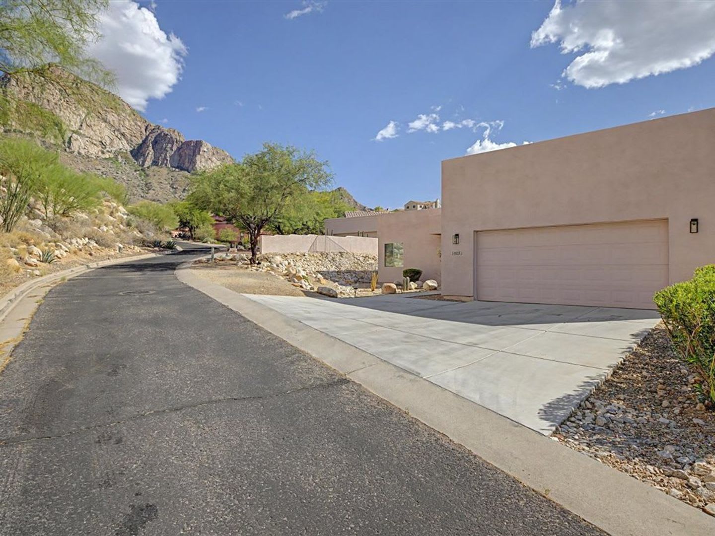 Desert Luxury Living in a Gated Community with Stunning Mountain Views! – photo 3